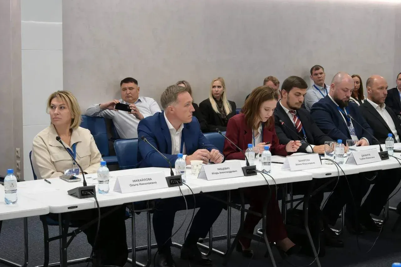 Обложка: ГК «ММ ПРОМ» на форуме в Омске